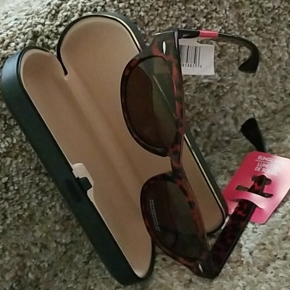 Fashion Sunglasses with Case - Picture 12 of 12